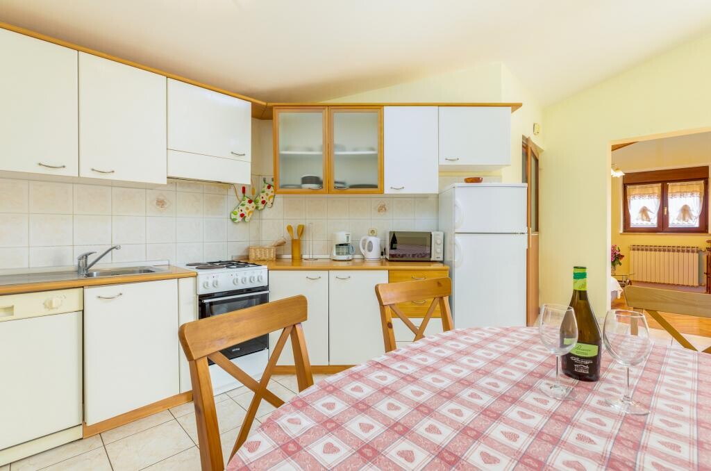Image 3811381 - 6