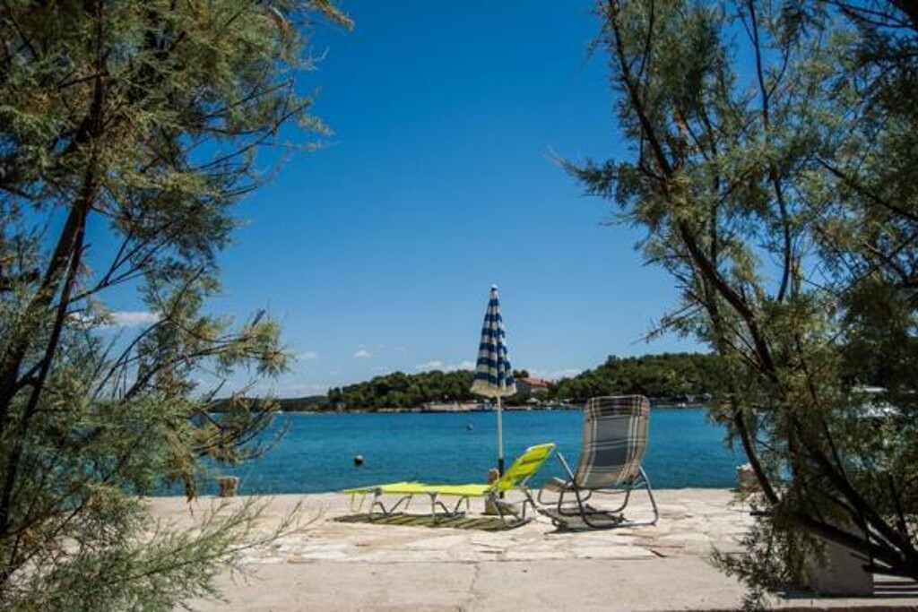 Image 3812979 - 4