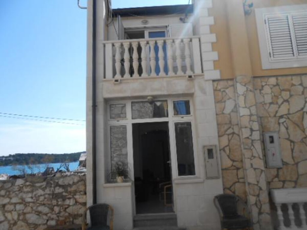 Image 3838887 - 1