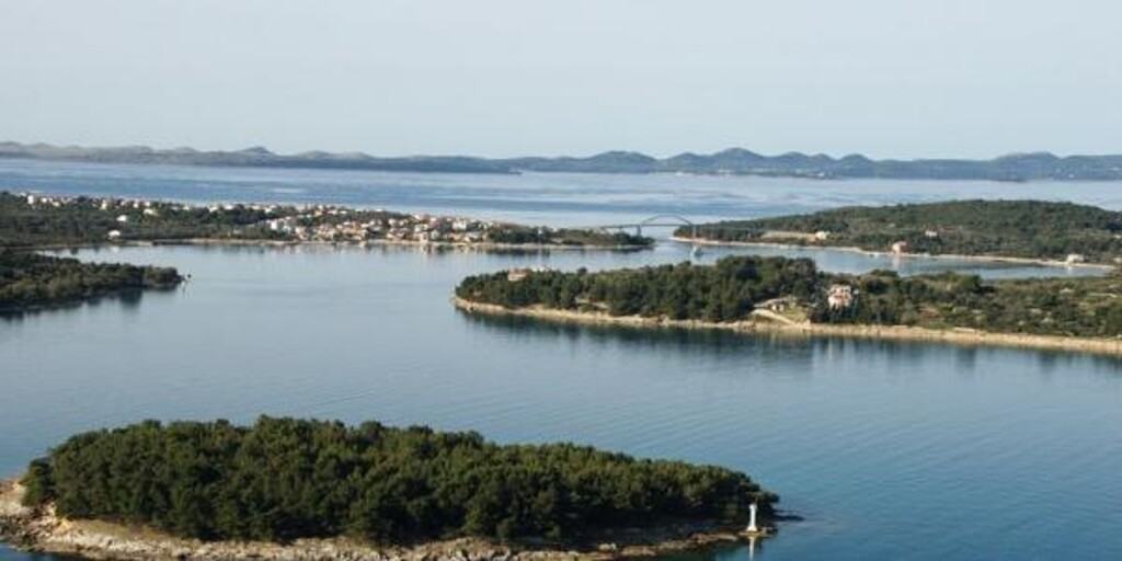 Image 3813867 - 19