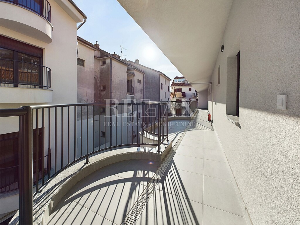 Image 10