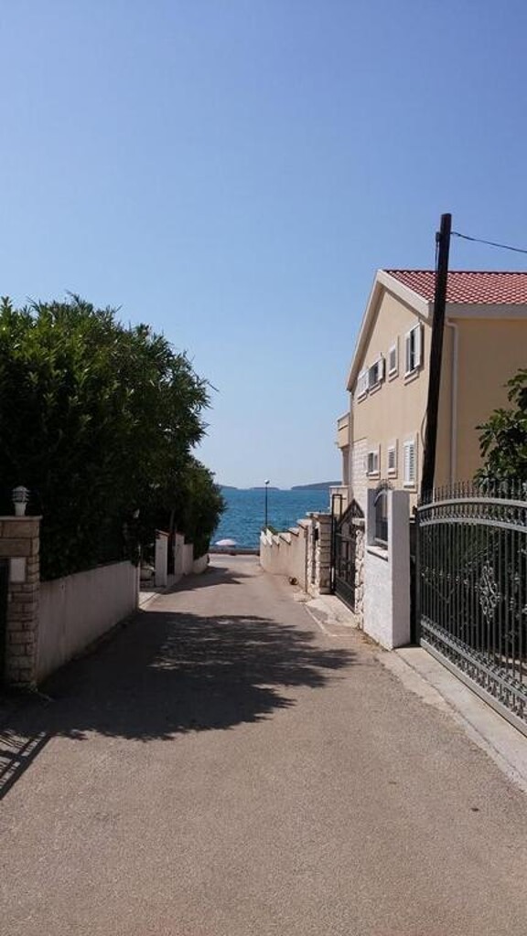Image 3812747 - 4