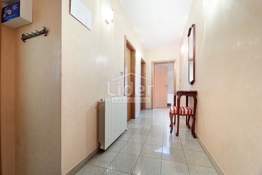 Image 6119080 - 9