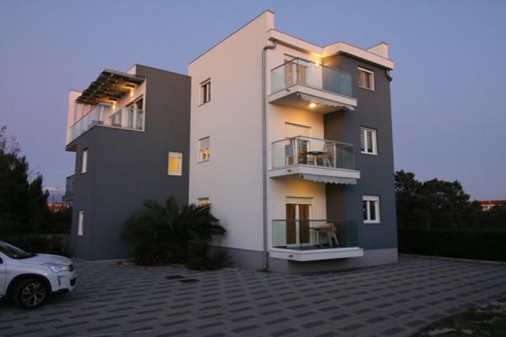 Image 3815120 - 1