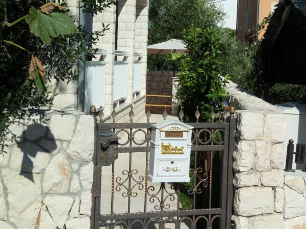 Image 3811443 - 9