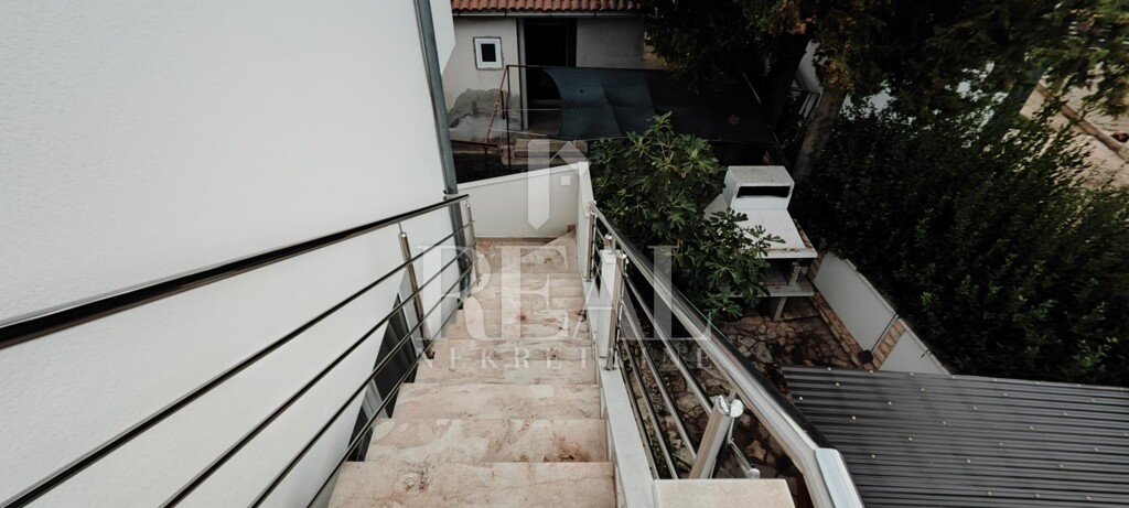 Image 6192457 - 12