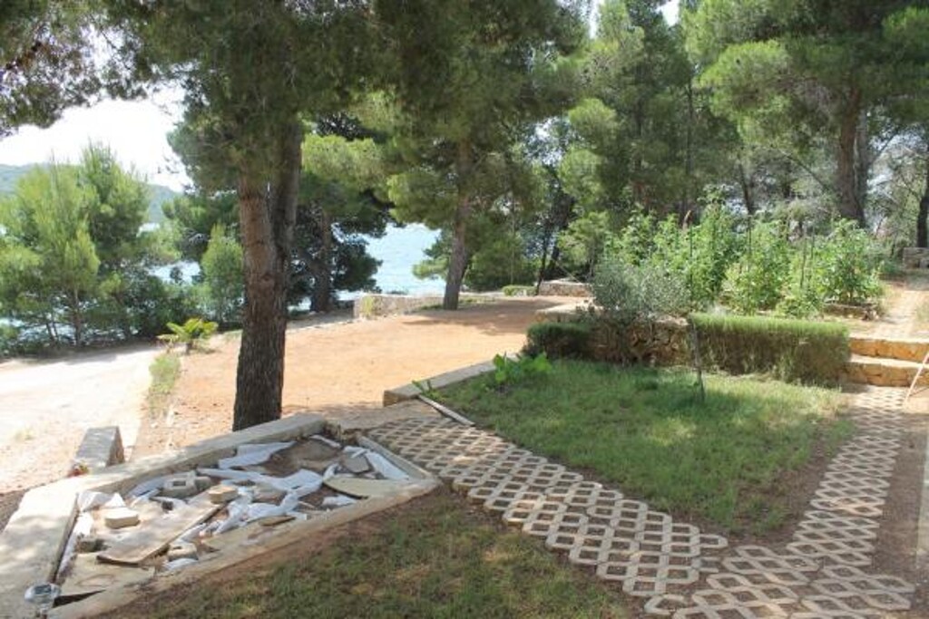 Image 3812428 - 4