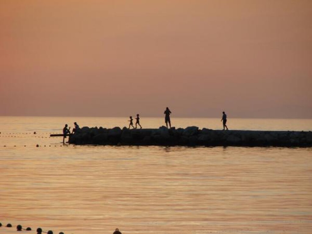 Image 3838923 - 4