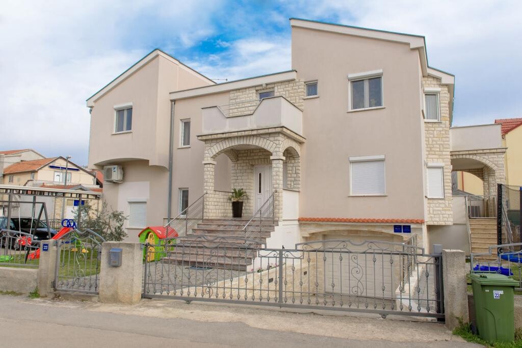 Image 3813129 - 5