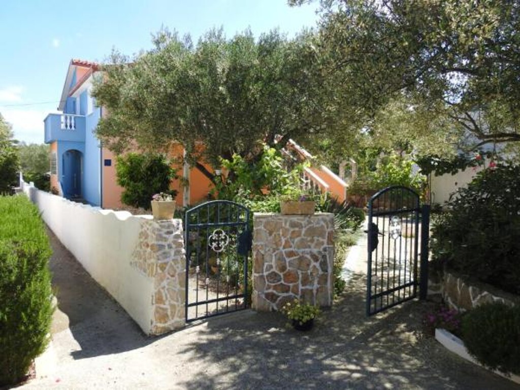 Image 3813867 - 7