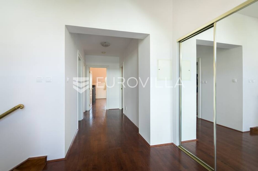 Image 4841247 - 16