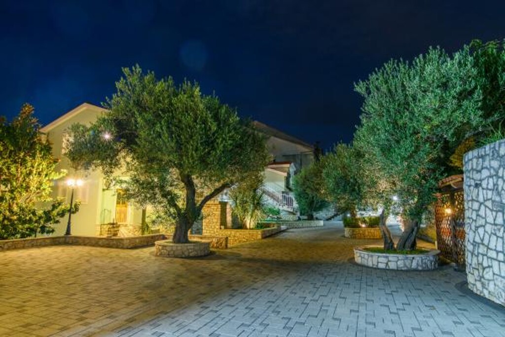 Image 3812517 - 23