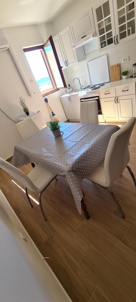 Image 3813031 - 6