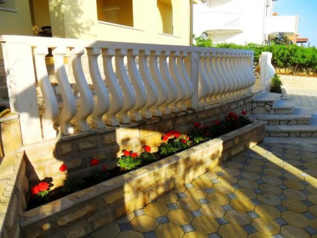 Image 3811824 - 9