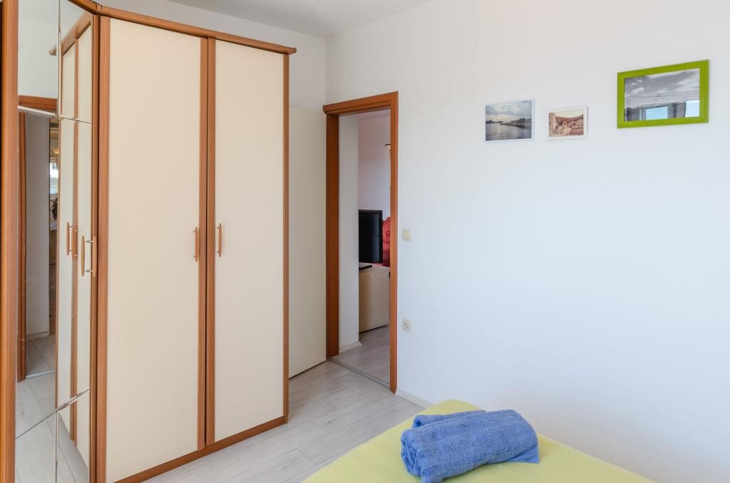Image 3811960 - 27