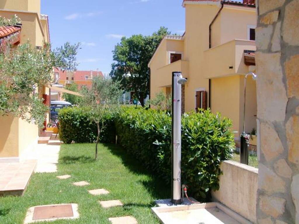Image 3813073 - 6