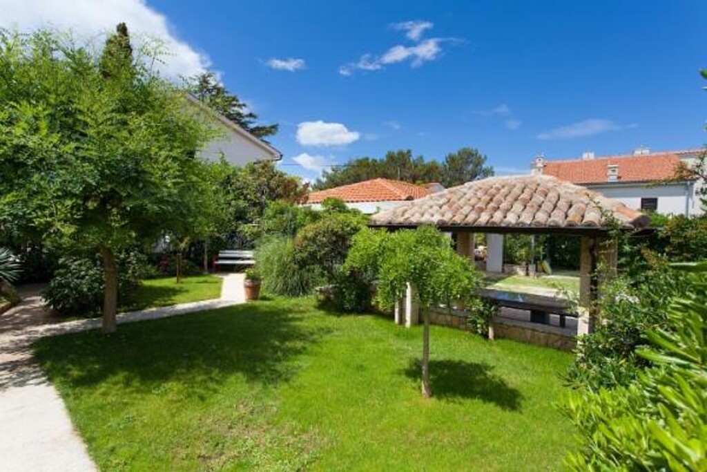 Image 3813882 - 6