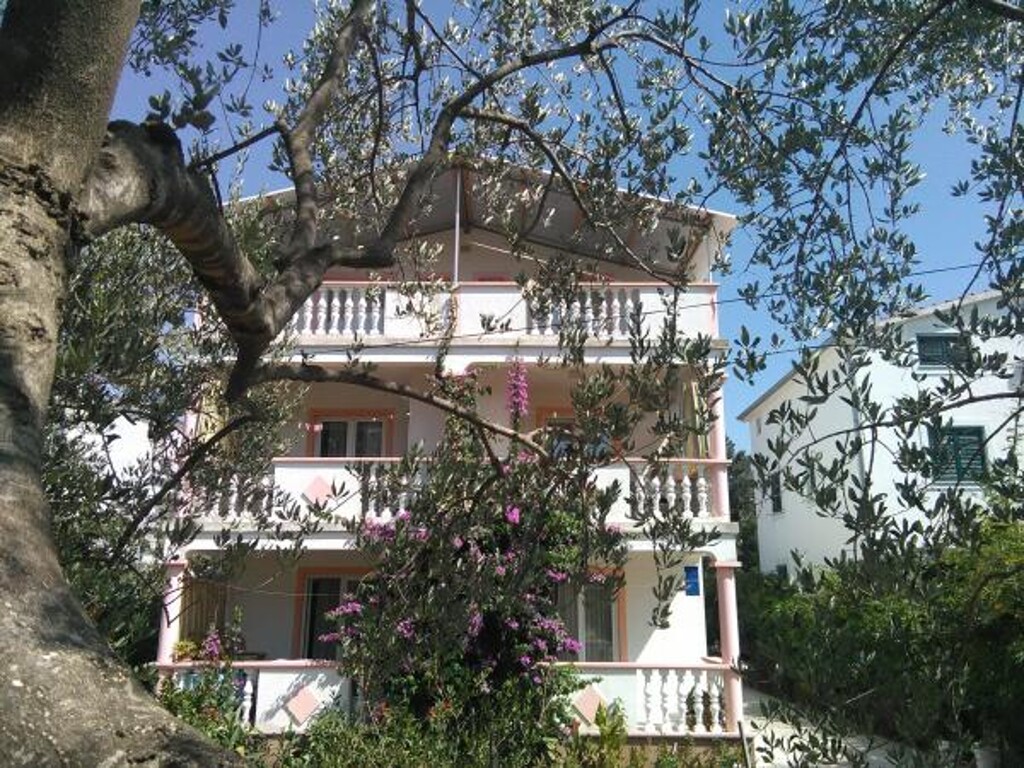 Image 3813872 - 11
