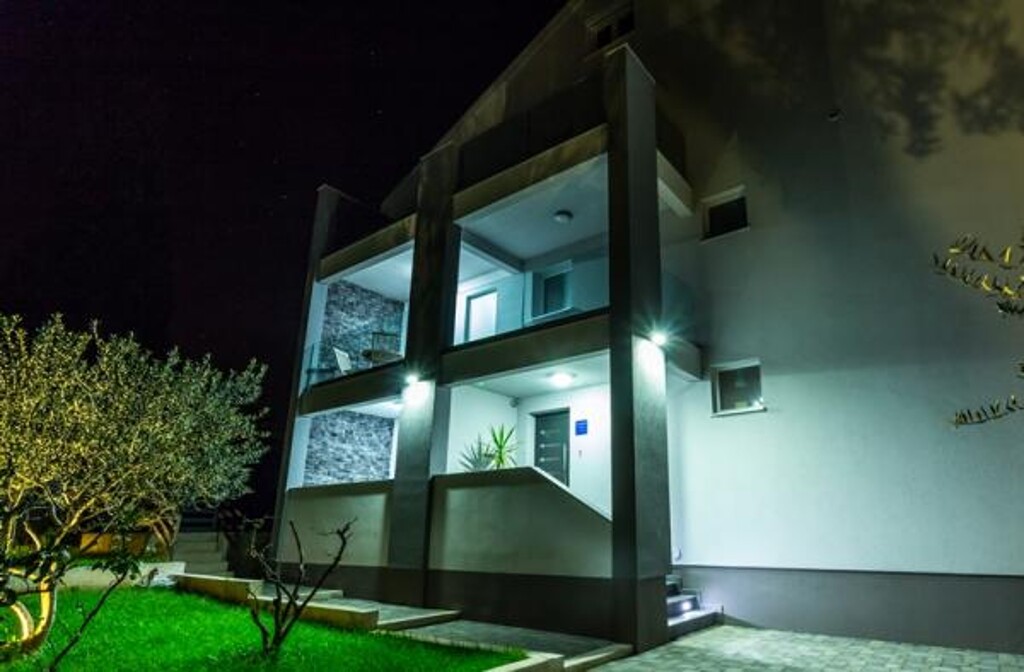 Image 3838795 - 9
