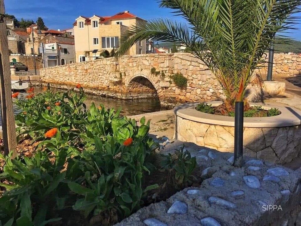 Image 3838962 - 4