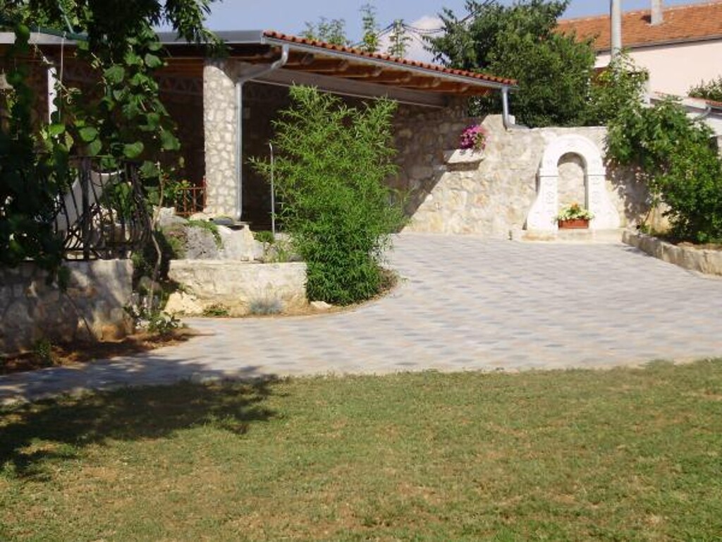 Image 3810975 - 6