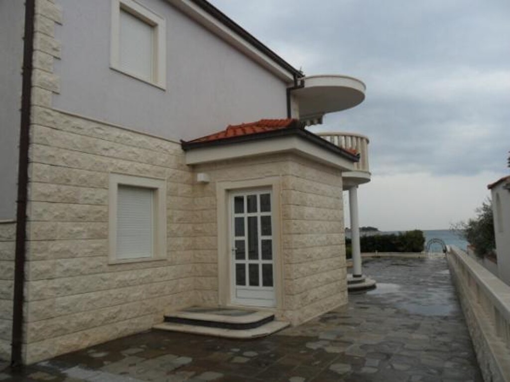 Image 3838557 - 8
