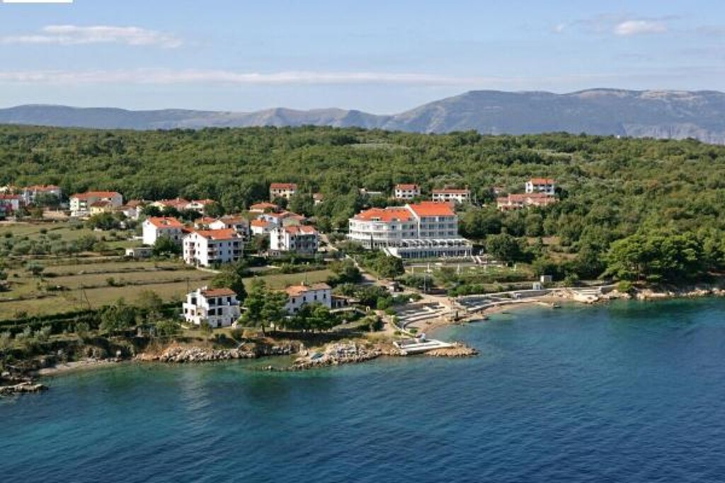 Image 3838730 - 13
