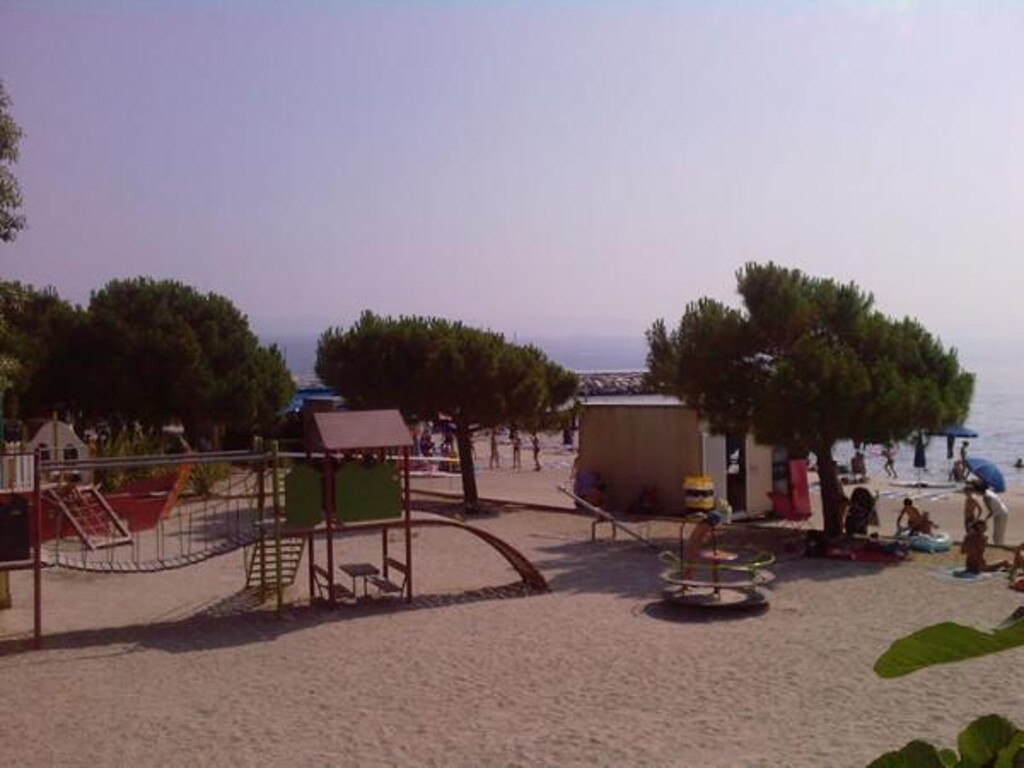 Image 3811515 - 8