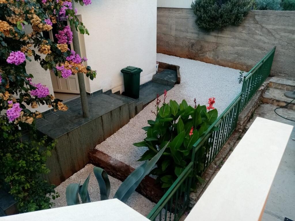 Image 3811628 - 6
