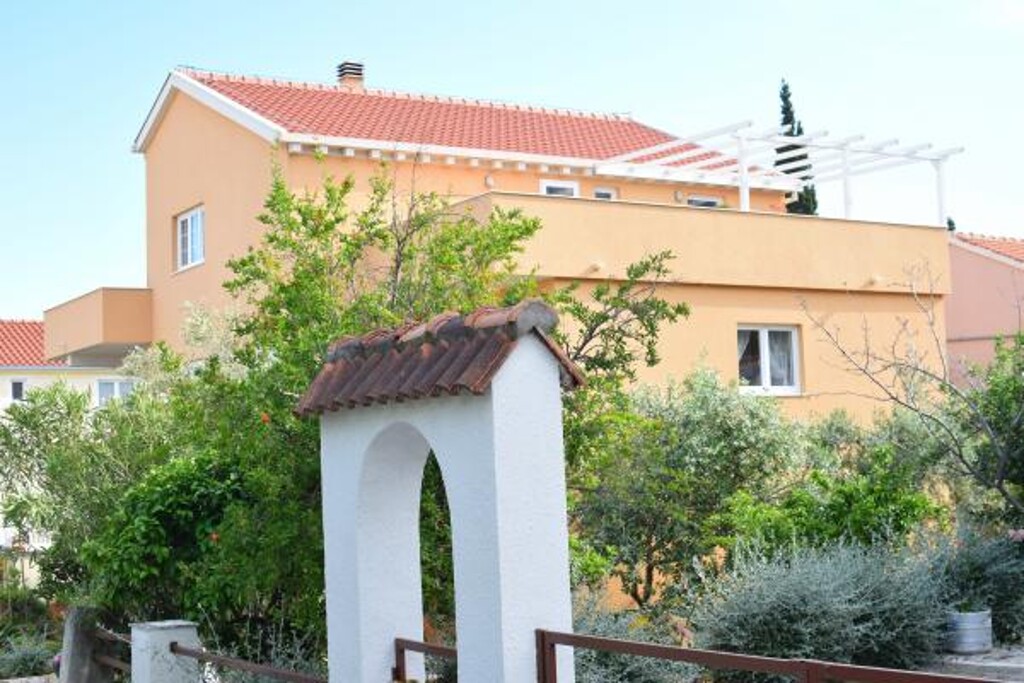 Image 3813928 - 4