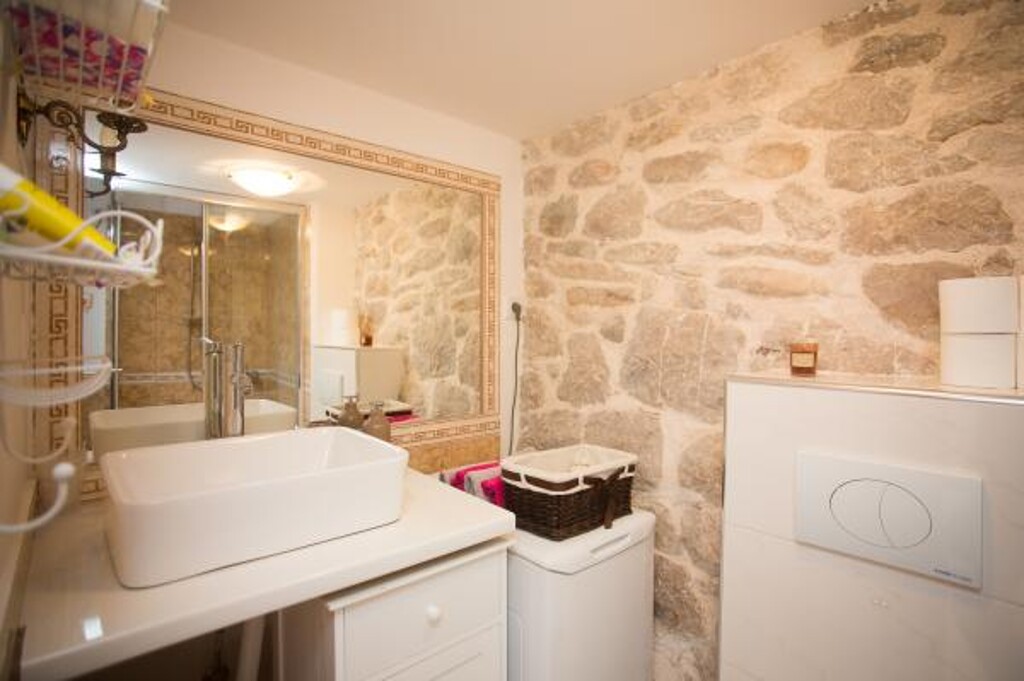 Image 3811412 - 7