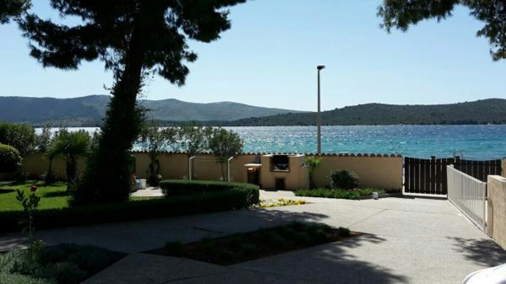 Image 3813496 - 9