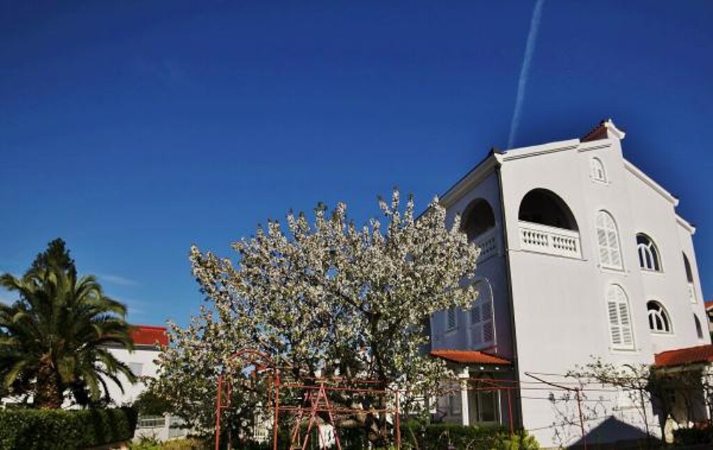 Image 3812942 - 6