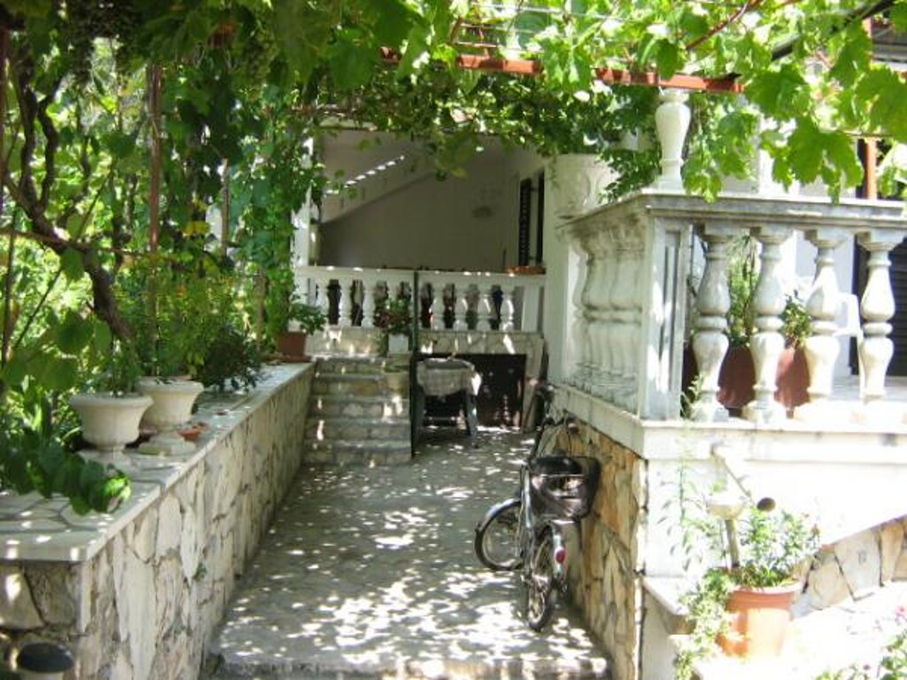 Image 3811872 - 8