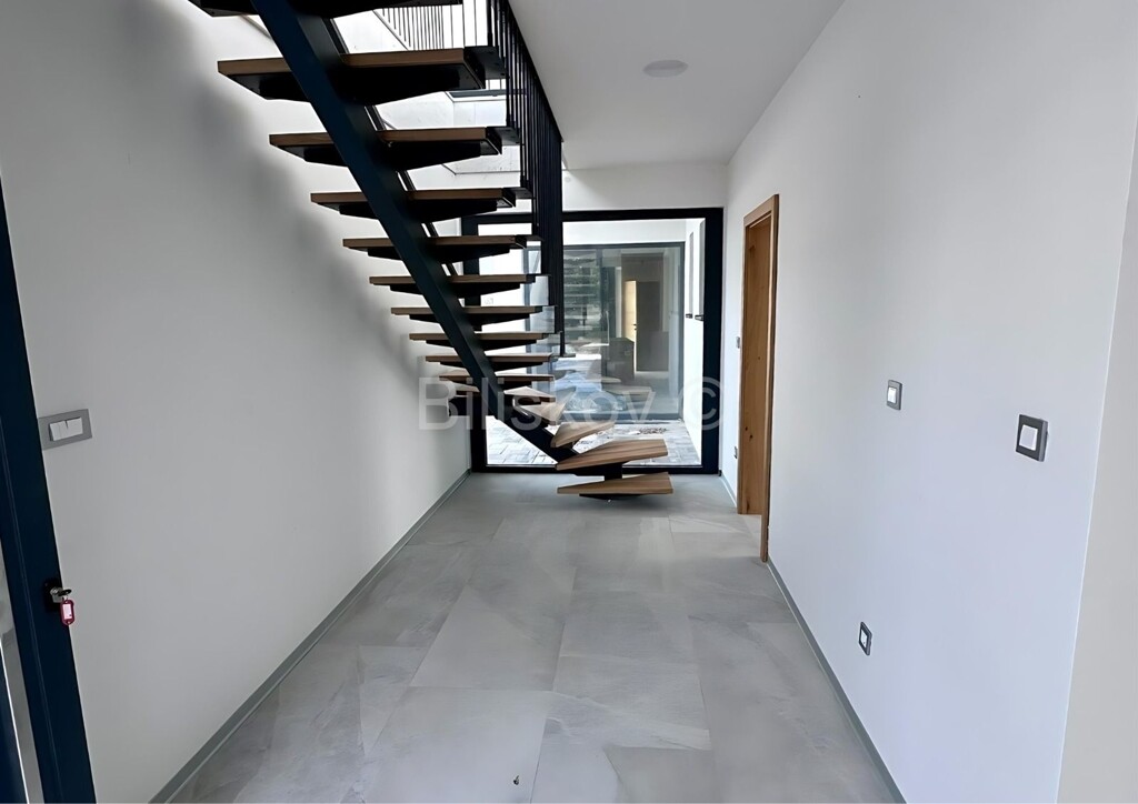Image 6164847 - 10