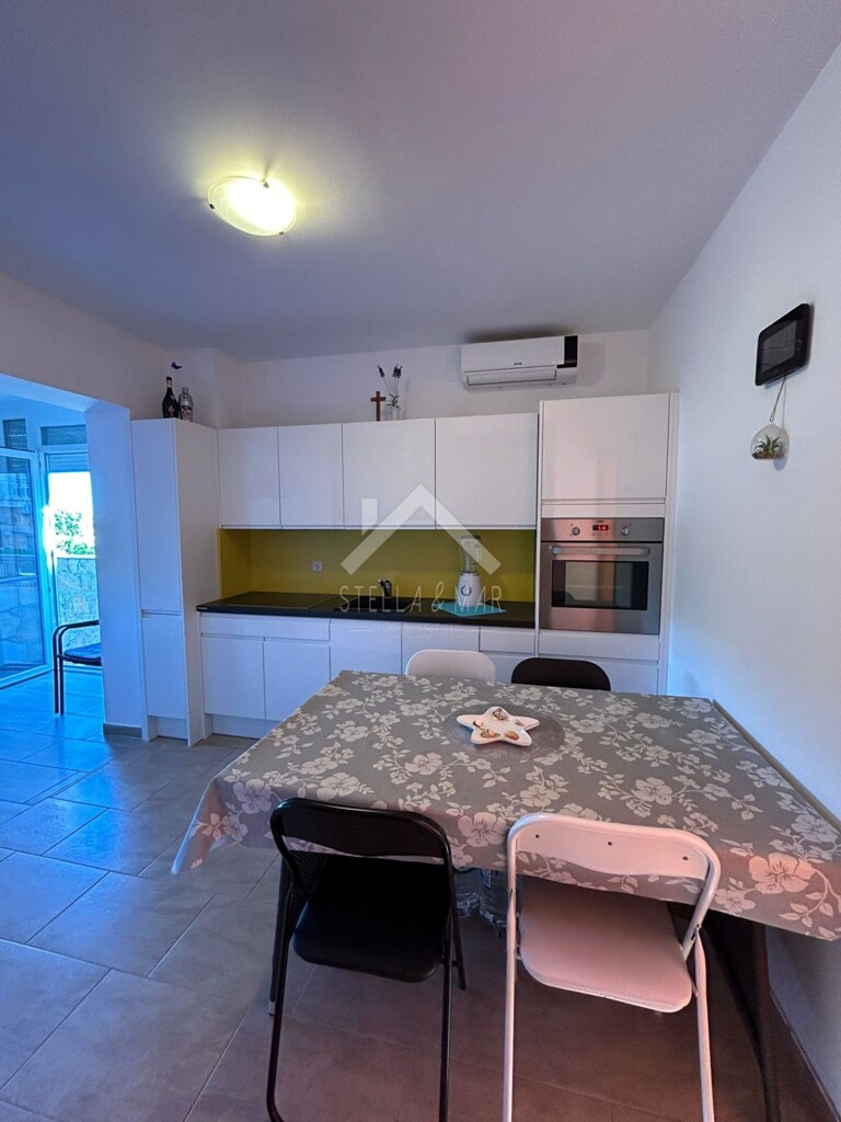 Image 6100067 - 9