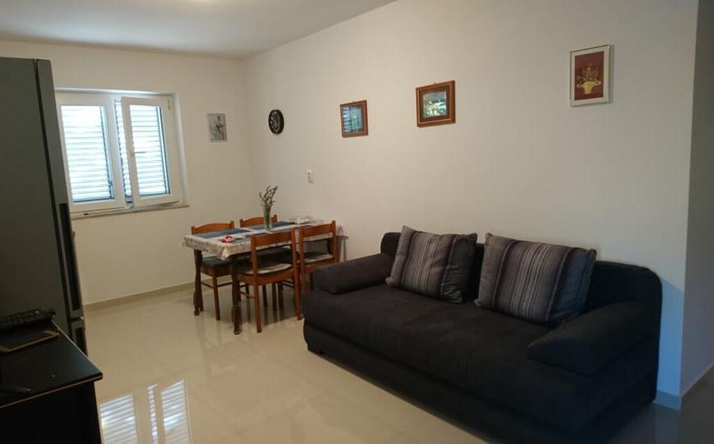 Image 3813861 - 6