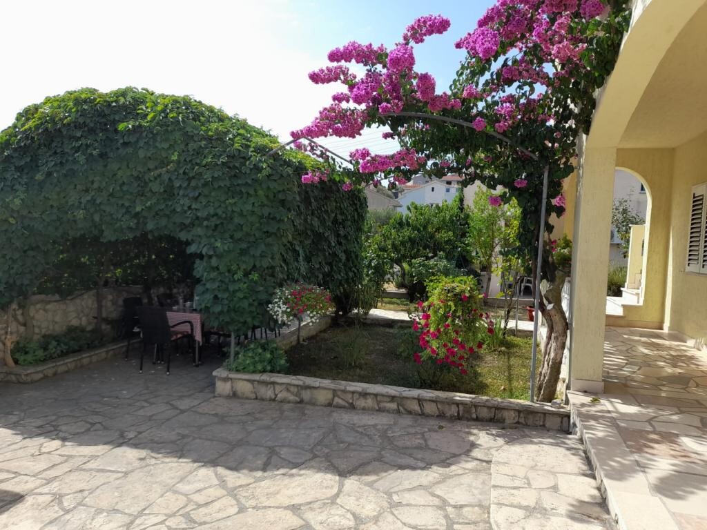 Image 3838995 - 4