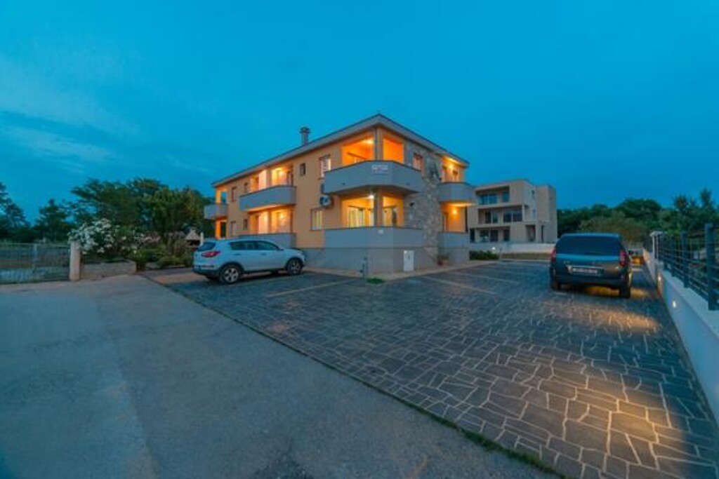 Image 3838620 - 10