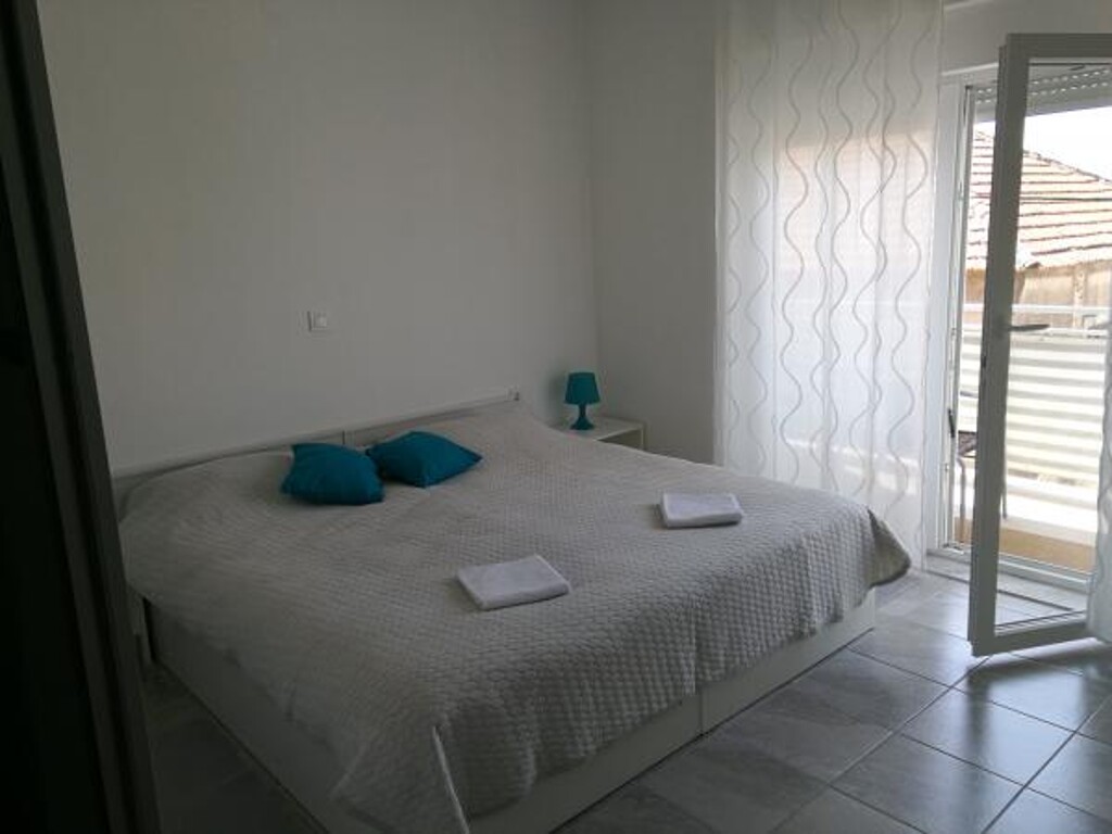 Image 3812396 - 4