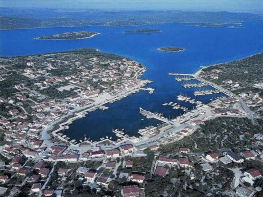 Image 3810993 - 6