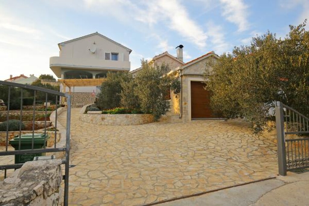 Image 3823120 - 7
