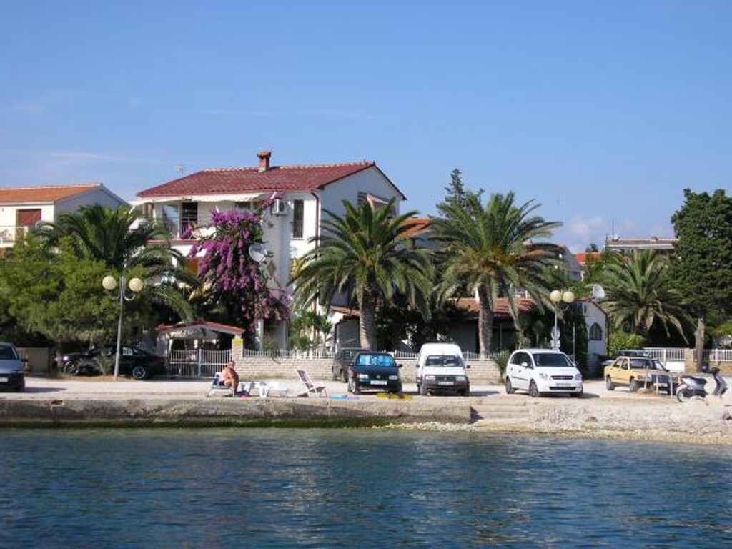 Image 3814595 - 1