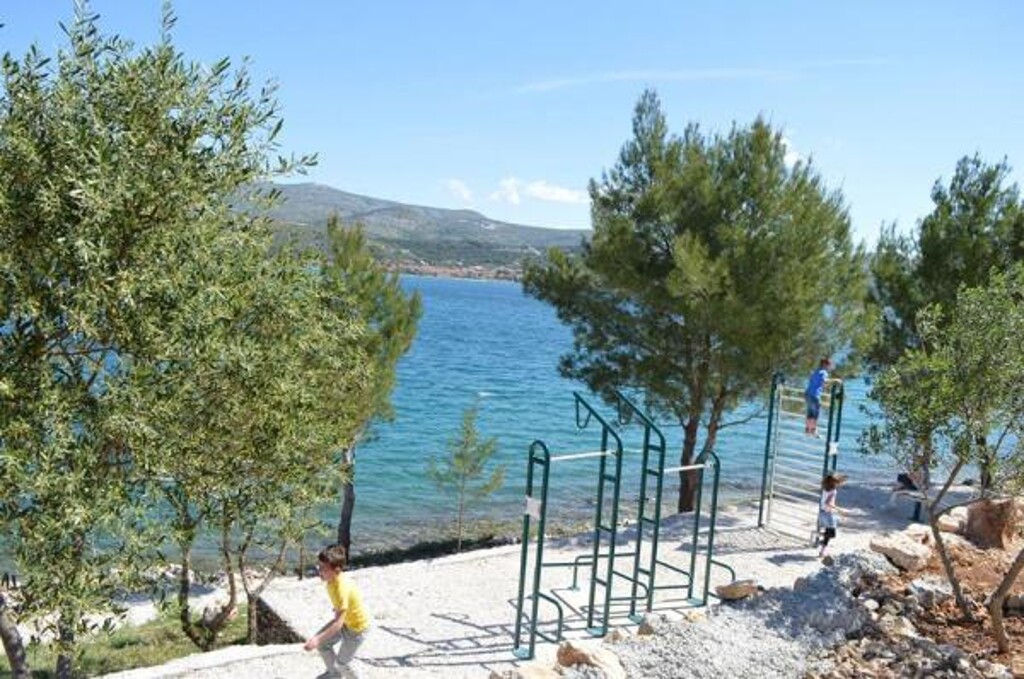 Image 3810758 - 13
