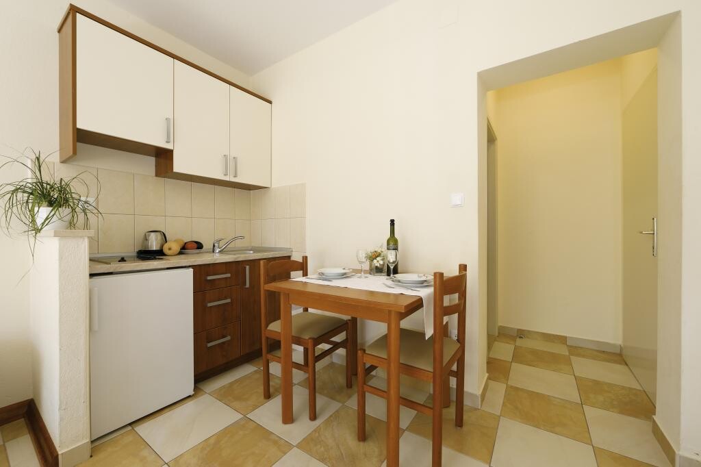 Image 3838990 - 17