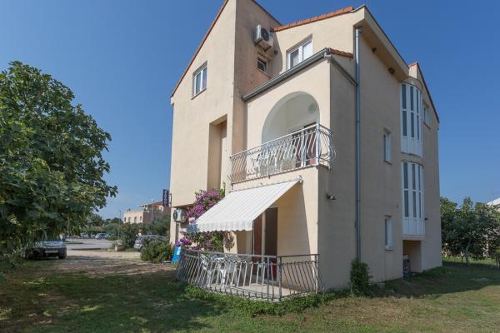 Image 3812606 - 7