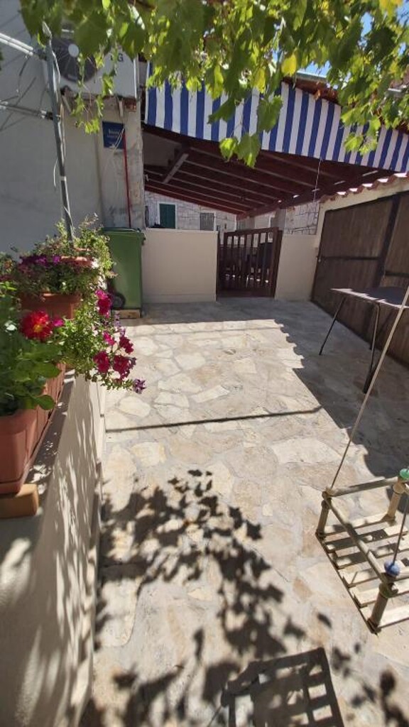 Image 3810550 - 37