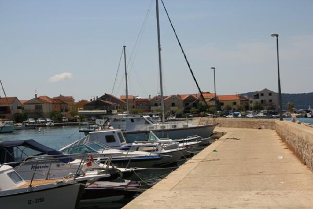 Image 3812618 - 4
