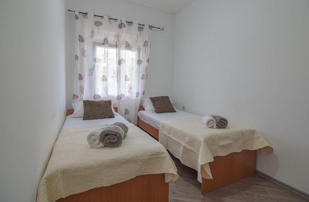 Image 3810928 - 11