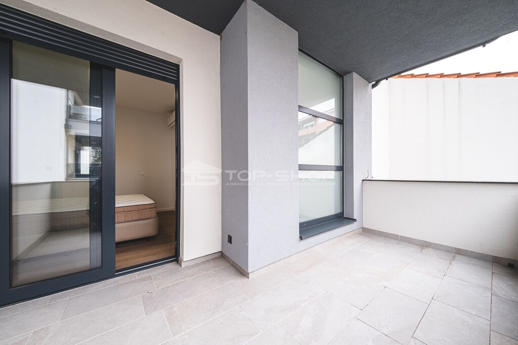 Image 6183610 - 8